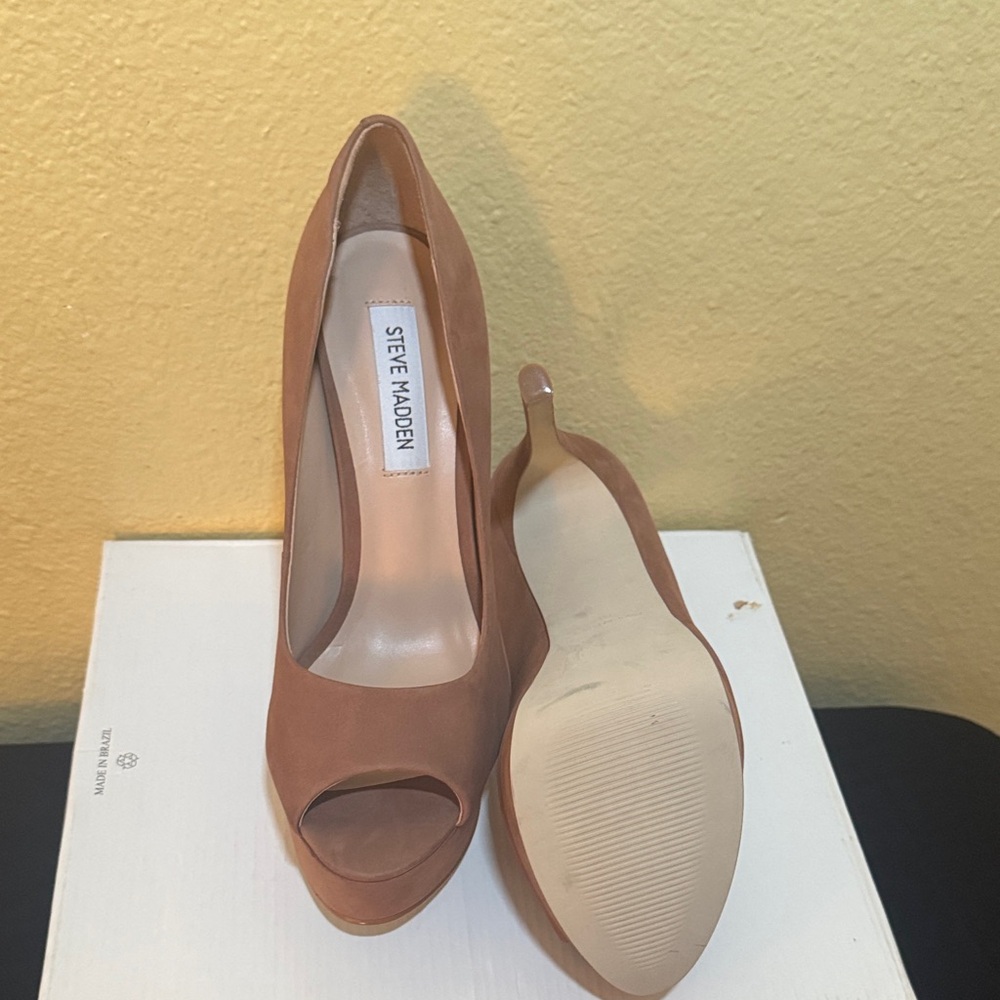 Steve Madden Tan Peep Toe Heels